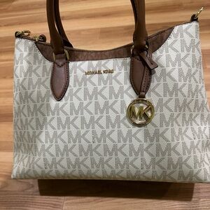 Michael Kors Jet Set Travel Logo Tote